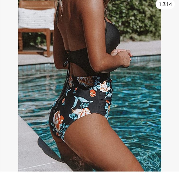 CUPSHE Women's One Piece Swimsuit Twist Cutout Front Crisscross Lace Up Back - Picture 3 of 7